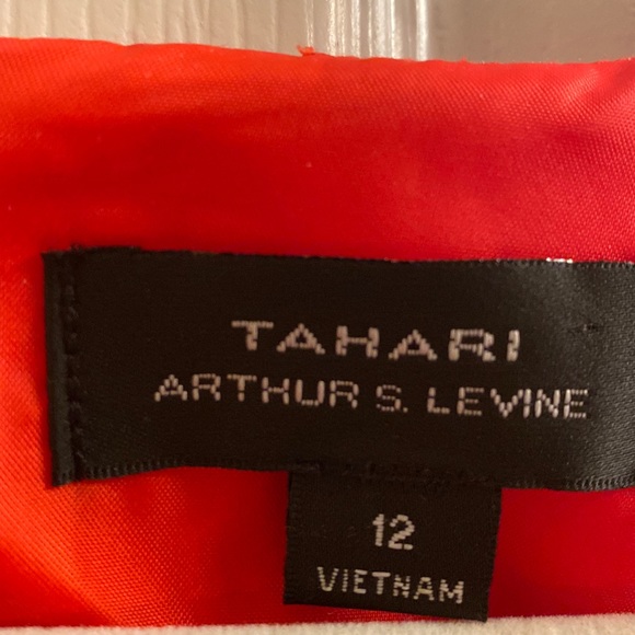 Tahari size 12 red fitted dress with front pleats and beautiful waist accent - Picture 4 of 5